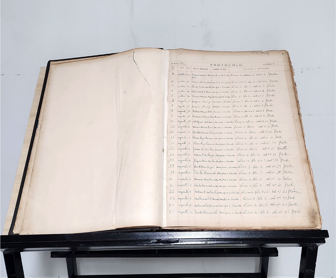 Livro 1 de Protocolo do Registro de Imóveis de Gurupi, aberto na primeira folha, com lançamentos de julho e agosto de 1960